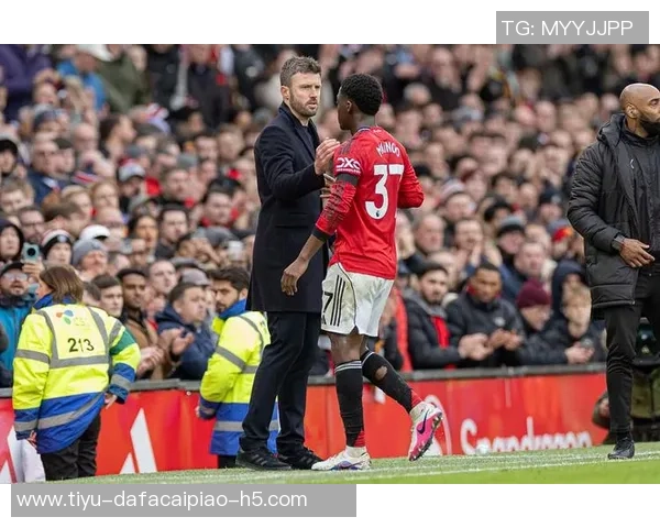 早报聚焦：世界杯抽签即将揭晓曼联平西汉姆米兰意杯遭遇淘汰